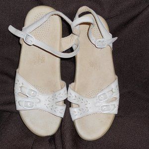 SAS Tripad Comfort 8 1/2W Bone Sandals Buckles
